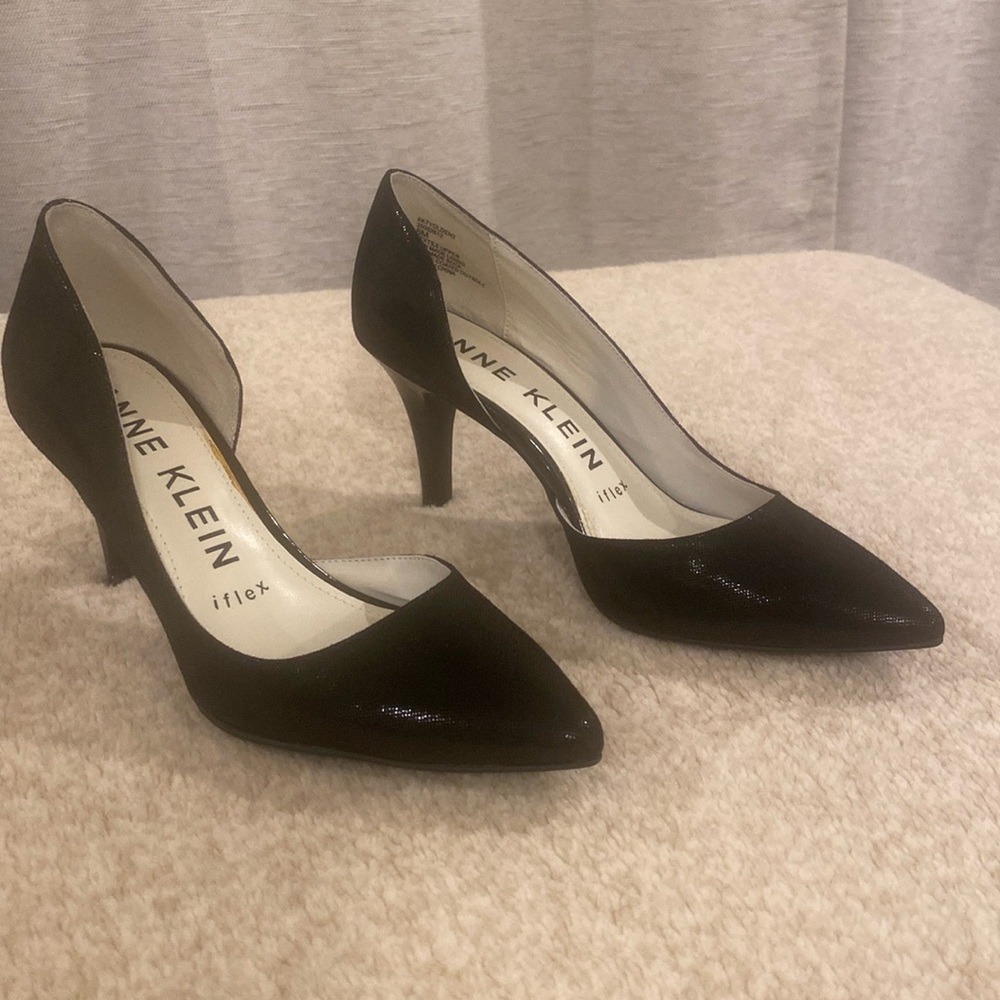 Like New Black dress heels sz. 6 Anne Klein